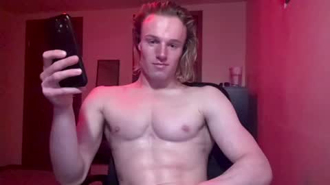 Snapshot of thelevimeyers chatting on February 26, 12:27 am thelevimeyers online show from February 26, 12:27 am