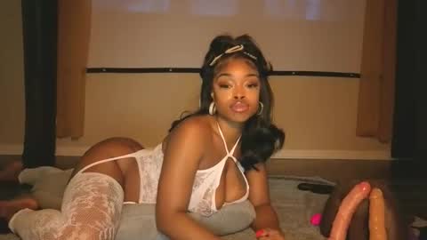 thelovelybrown online show from November 24, 6:18 pm