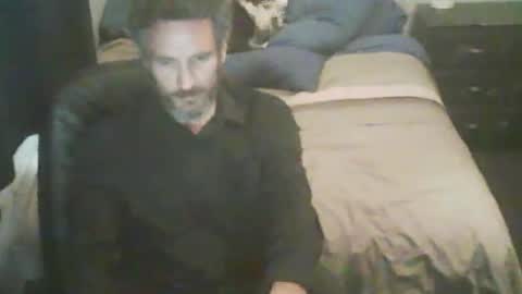 Snapshot of themanwhowearsoneshoe chatting on October 25, 6:32 am themanwhowearsoneshoe online show from October 25, 6:32 am