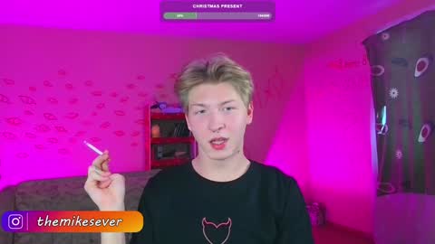 Snapshot of themikesever chatting on December 8, 3:21 am Sever online show from December 8, 3:21 am