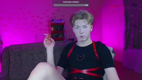 Snapshot of themikesever chatting on December 12, 1:21 am Sever online show from December 12, 1:21 am