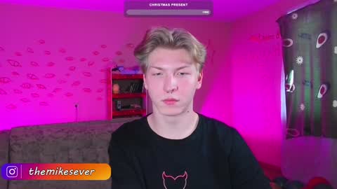 Snapshot of themikesever chatting on December 15, 7:46 am Sever online show from December 15, 7:46 am