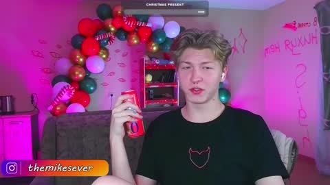 Snapshot of themikesever chatting on December 18, 2:21 am Sever online show from December 18, 2:21 am