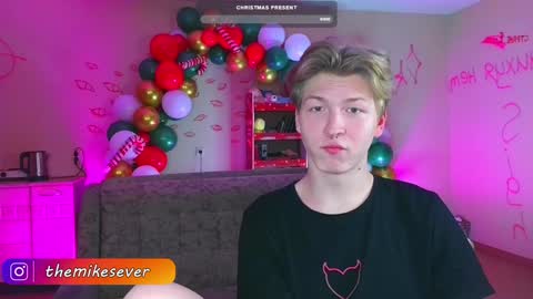 Snapshot of themikesever chatting on December 19, 6:23 pm Sever online show from December 19, 6:23 pm