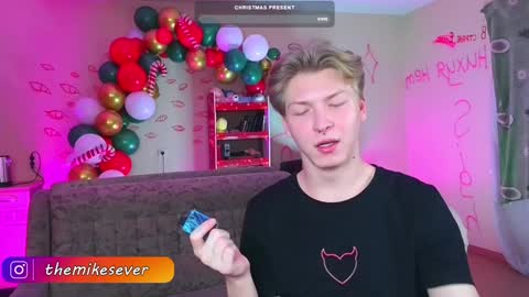 Snapshot of themikesever chatting on December 21, 10:08 pm Sever online show from December 21, 10:08 pm