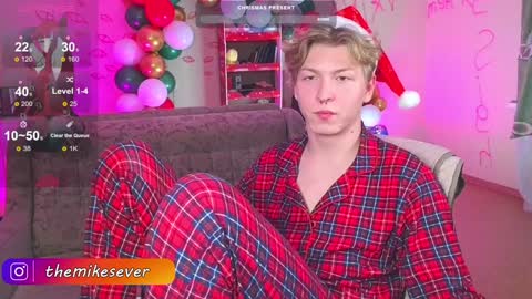 Snapshot of themikesever chatting on December 25, 8:39 pm Sever online show from December 25, 8:39 pm