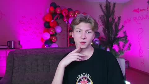 Snapshot of themikesever chatting on January 3, 7:39 pm Sever online show from January 3, 7:39 pm