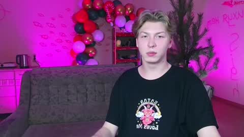 Snapshot of themikesever chatting on January 4, 4:54 pm Sever online show from January 4, 4:54 pm