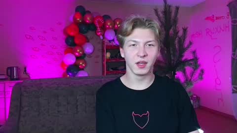 Snapshot of themikesever chatting on January 4, 7:55 pm Sever online show from January 4, 7:55 pm