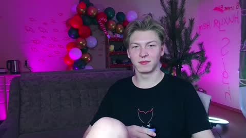 Snapshot of themikesever chatting on January 5, 5:51 pm Sever online show from January 5, 5:51 pm