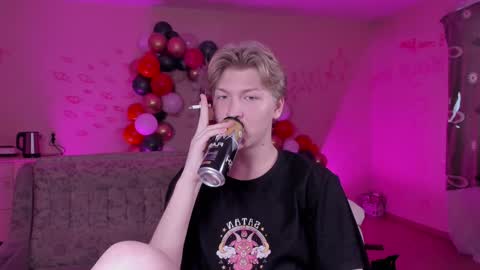 Snapshot of themikesever chatting on January 10, 9:02 am Sever online show from January 10, 9:02 am