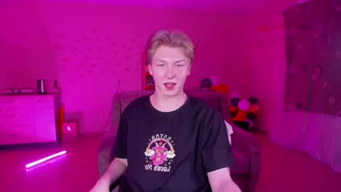 Snapshot of themikesever chatting on January 12, 4:40 pm Sever online show from January 12, 4:40 pm