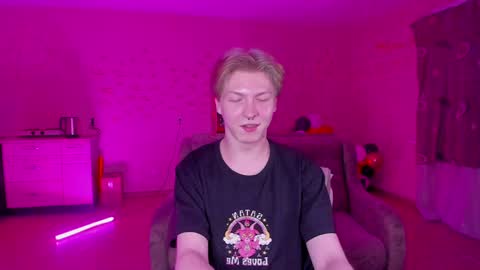 Snapshot of themikesever chatting on January 14, 6:17 pm Sever online show from January 14, 6:17 pm