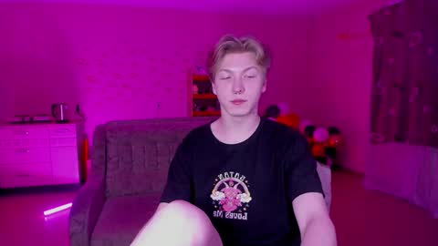 Snapshot of themikesever chatting on January 20, 9:22 pm Sever online show from January 20, 9:22 pm