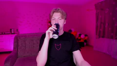 Snapshot of themikesever chatting on January 22, 6:52 pm Sever online show from January 22, 6:52 pm