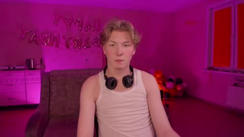 Snapshot of themikesever chatting on February 18, 12:48 am Sever online show from February 18, 12:48 am