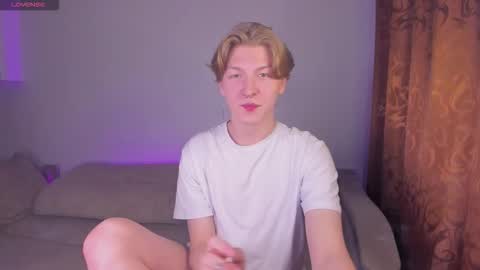 Snapshot of themikesever chatting on October 21, 1:17 am Sever online show from October 21, 1:17 am