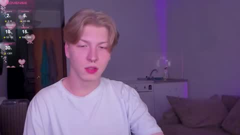 Snapshot of themikesever chatting on November 23, 2:00 am Sever online show from November 23, 2:00 am