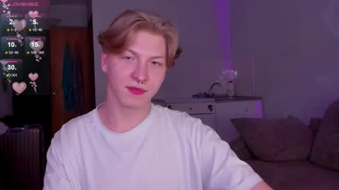 Snapshot of themikesever chatting on December 14, 10:53 am Sever online show from December 14, 10:53 am