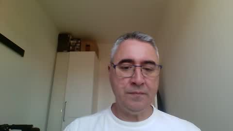 Snapshot of themohican chatting on April 4, 8:01 am Themohican online show from April 4, 8:01 am