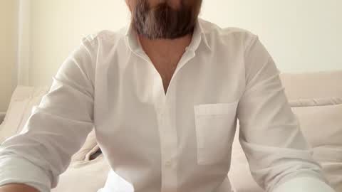 Snapshot of themonarchgoat chatting on October 1, 8:42 am TheMonarchGoat online show from October 1, 8:42 am