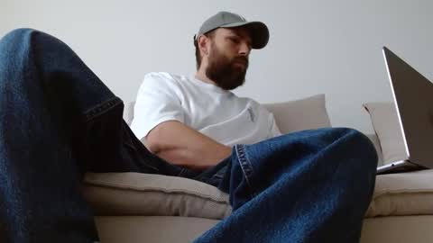 Snapshot of themonarchgoat chatting on October 2, 6:42 am TheMonarchGoat online show from October 2, 6:42 am