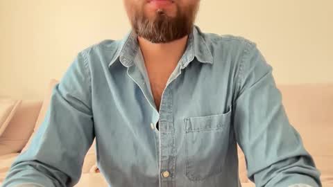 Snapshot of themonarchgoat chatting on October 17, 8:39 am TheMonarchGoat online show from October 17, 8:39 am