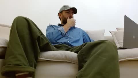 Snapshot of themonarchgoat chatting on October 18, 4:04 am TheMonarchGoat online show from October 18, 4:04 am