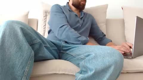 Snapshot of themonarchgoat chatting on October 21, 6:03 am TheMonarchGoat online show from October 21, 6:03 am