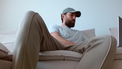 Snapshot of themonarchgoat chatting on October 27, 8:18 am TheMonarchGoat online show from October 27, 8:18 am