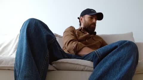 Snapshot of themonarchgoat chatting on December 4, 10:57 am TheMonarchGoat online show from December 4, 10:57 am