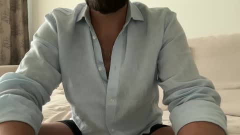 Snapshot of themonarchgoat chatting on December 14, 9:36 am TheMonarchGoat online show from December 14, 9:36 am