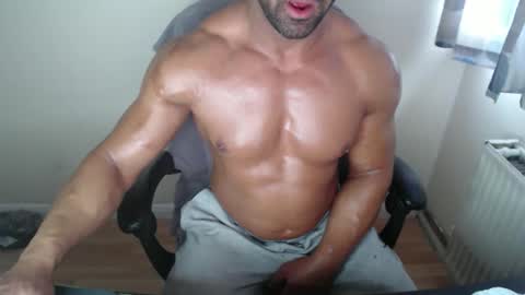 Snapshot of themusclefactory chatting on October 10, 3:33 pm TheMuscleFactory online show from October 10, 3:33 pm
