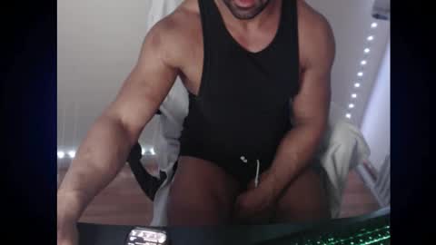 Snapshot of themusclefactory chatting on November 10, 8:08 pm TheMuscleFactory online show from November 10, 8:08 pm