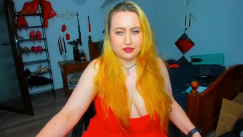 Snapshot of thenaughtygf chatting on April 6, 9:38 pm thenaughtygf online show from April 6, 9:38 pm