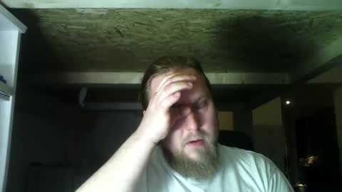 Snapshot of thenewdude1992 chatting on February 21, 8:05 pm thenewdude1992 online show from February 21, 8:05 pm