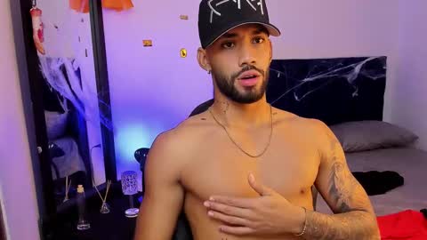 Theo Sky online show from October 29, 2:52 pm