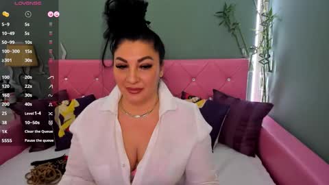 Snapshot of theonerosegoddes chatting on February 27, 8:20 pm theonerosegoddes online show from February 27, 8:20 pm