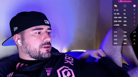 Snapshot of theoravi chatting on December 24, 3:05 am Theo Ravi online show from December 24, 3:05 am