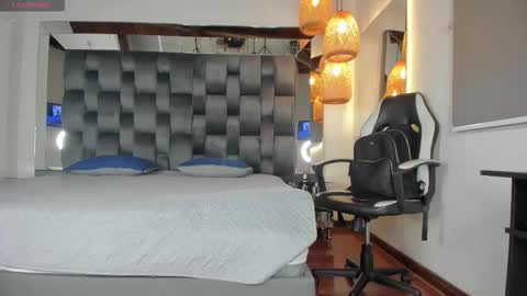 Snapshot of thepam_boobs chatting on February 12, 11:05 am Pamela online show from February 12, 11:05 am