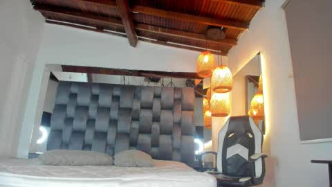 Snapshot of thepam_boobs chatting on March 14, 10:42 am Pamela online show from March 14, 10:42 am