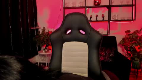 LAURA online show from April 13, 11:54 pm