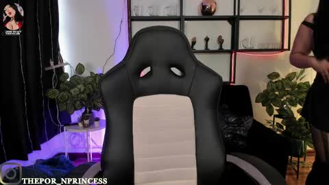 LAURA online show from April 15, 9:59 pm