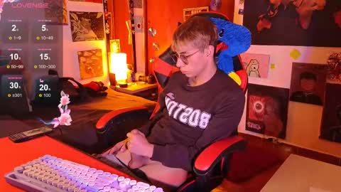Matt independent model  online show from April 27, 8:40 pm