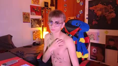 Matt independent model  online show from April 29, 8:48 pm