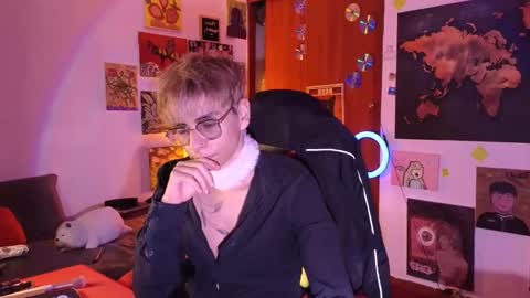 Matt independent model  online show from May 2, 8:58 pm