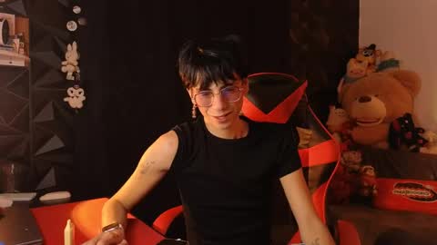 Matt independent model  online show from May 12, 8:28 pm
