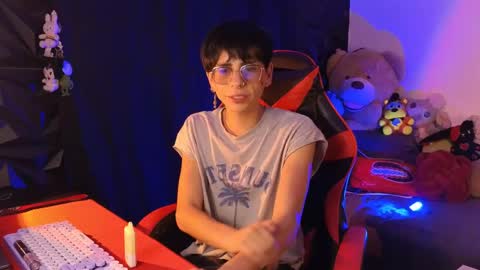Matt independent model  online show from May 14, 8:37 pm