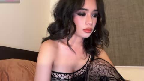 Snapshot of thequeenofsexx chatting on July 4, 2:23 pm Amber DONT FORGET TO FOLLOW ME AND THUMBS UP online show from July 4, 2:23 pm