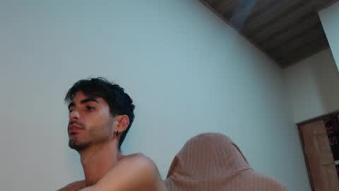 Santiago Enrique online show from May 6, 6:30 am